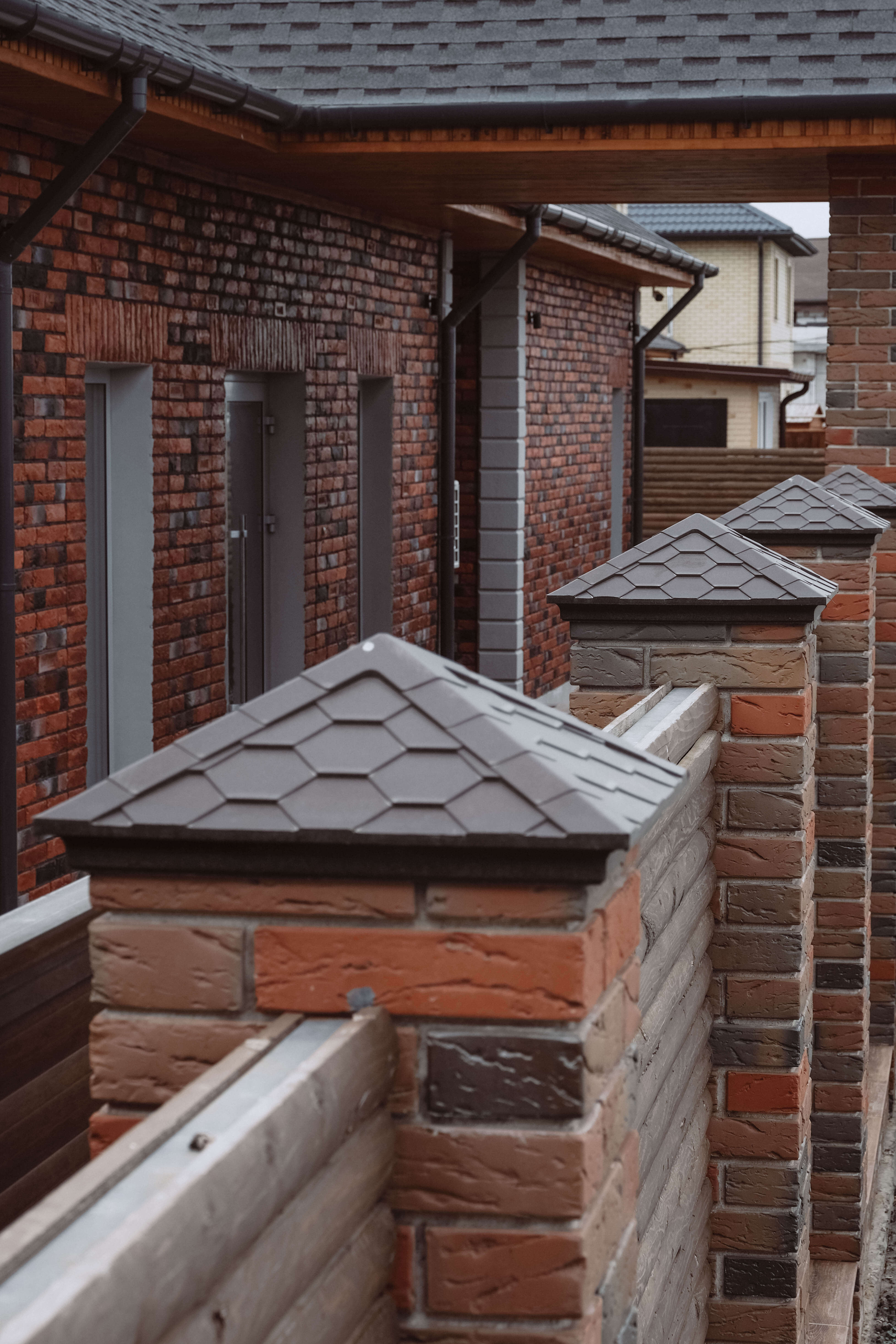 Колпак Zking Эверест Коричневый на столб 1.5х1.5 кирпича (390х390мм) в Салехарде фото